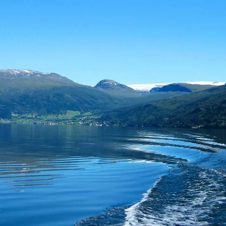 Holiday home Two-bedroom Holiday In Utvik 1 *