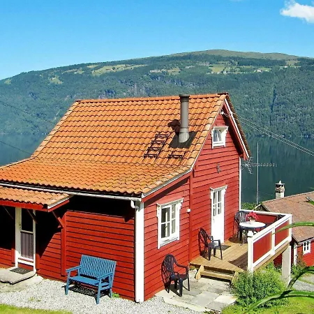 Two-bedroom Holiday In Utvik 1 *